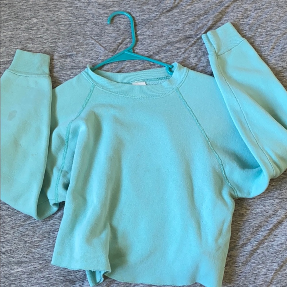 ✨THRIFTED✨ blue crop crewneck
